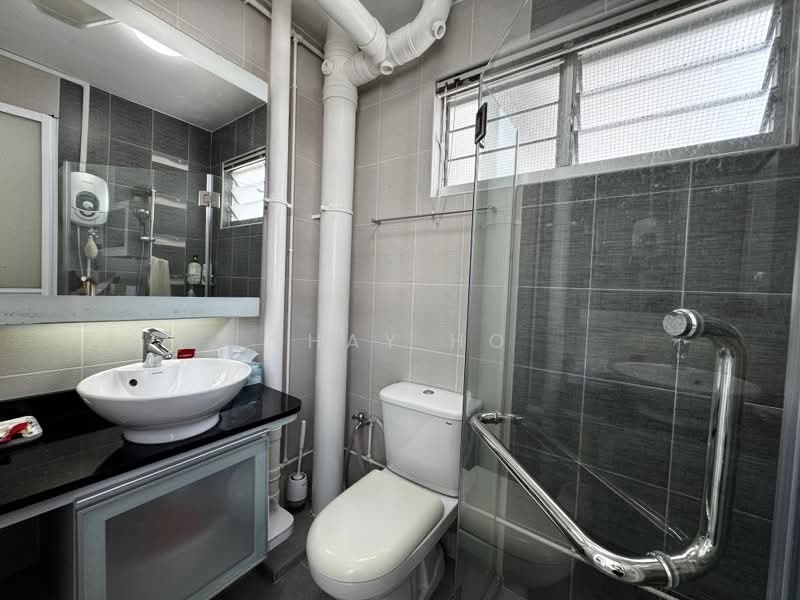 165 Bedok South Road HDB Flat For Sale at S$ 599,000 | PropertyGuru Singapore - Bathroom