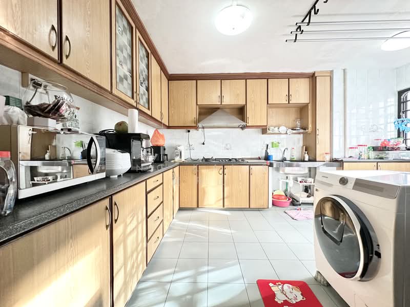 656 Hougang Avenue 8 HDB Flat For Sale at S$ 899,999 | PropertyGuru Singapore - Kitchen