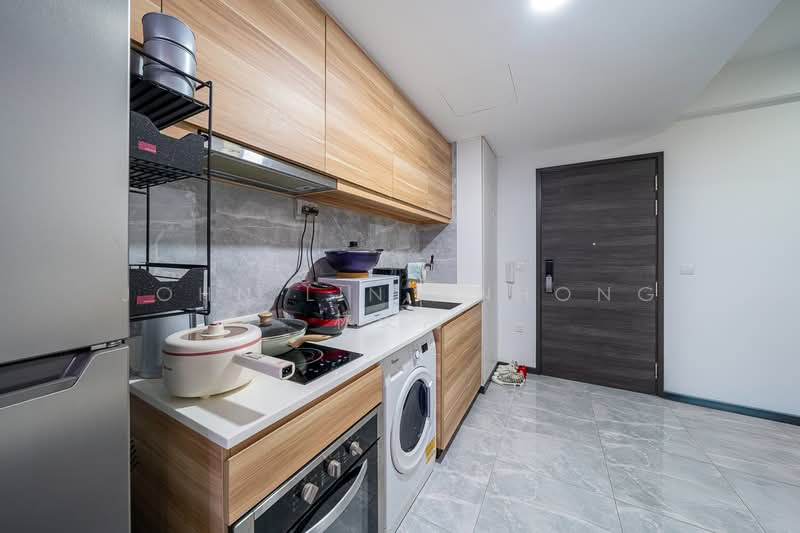 The Poiz Residences Condominium For Sale at S$ 930,000 | PropertyGuru Singapore - Kitchen