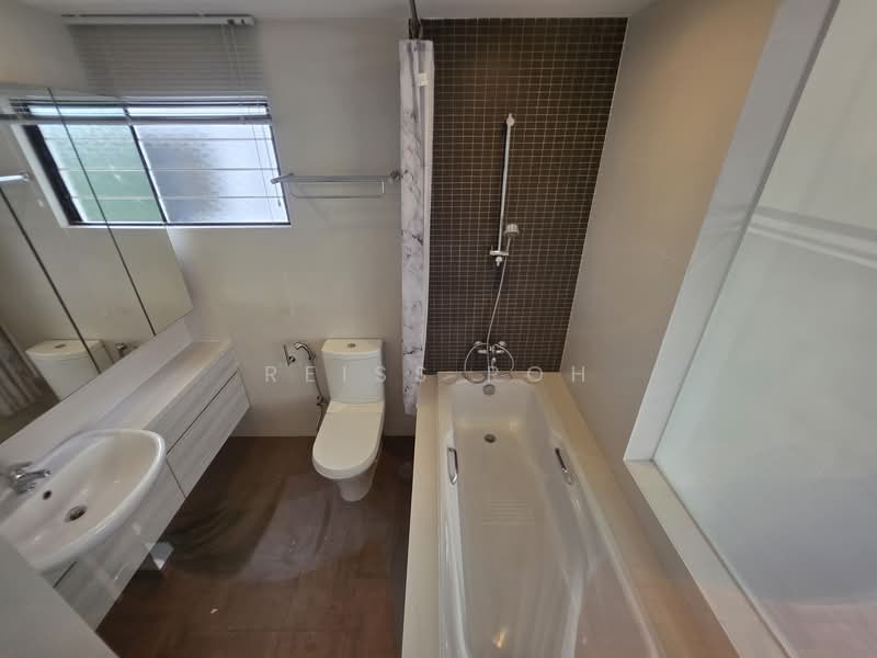 Regency Park, 7 Nathan Road, 3 Bedrooms, 2,260 sqft, Condominium For Rent, by Reiss Poh, 500063840 - Bathroom - PropertyGuru.com.sg