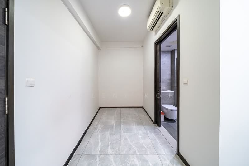 The Poiz Residences Condominium For Sale at S$ 900,000 | PropertyGuru Singapore - Corridor