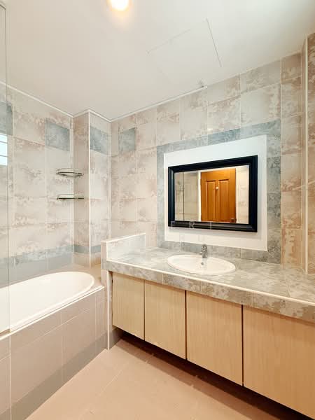 Dunman Lane, Dunman Lane, 5 Bedrooms, 4,000 sqft, Semi-Detached House For Rent, by Herbert Benard, 500063868 - Bathroom - PropertyGuru.com.sg