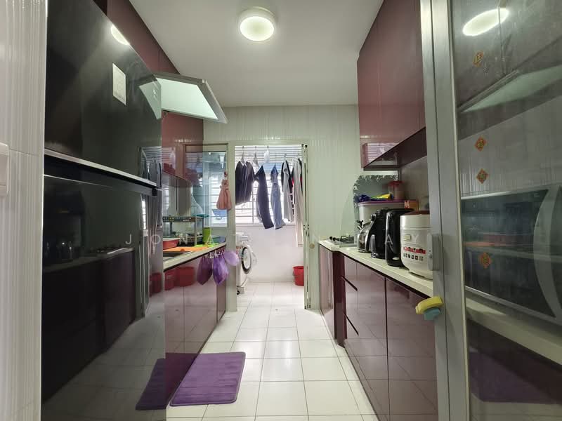 194A Bukit Batok West Avenue 6 HDB Flat For Sale at S$ 860,000 | PropertyGuru Singapore - Kitchen