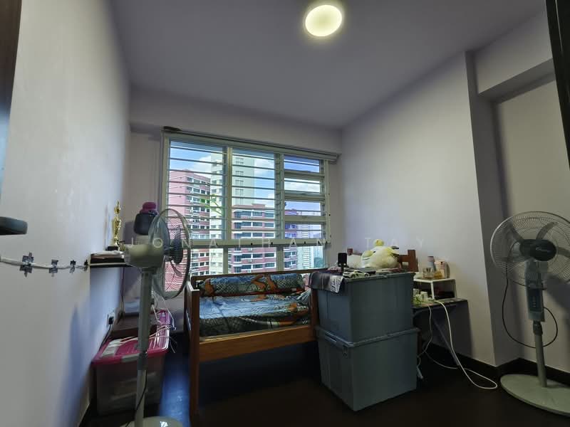 194A Bukit Batok West Avenue 6 HDB Flat For Sale at S$ 860,000 | PropertyGuru Singapore - Bedroom