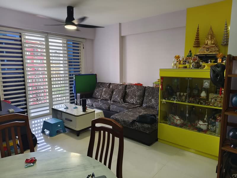 194A Bukit Batok West Avenue 6 HDB Flat For Sale at S$ 860,000 | PropertyGuru Singapore - Living Room