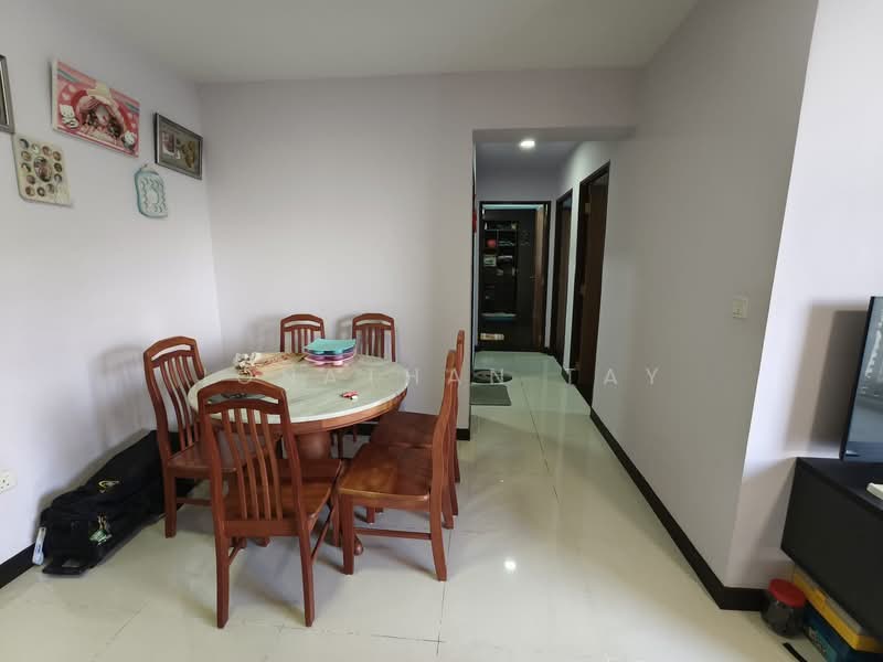 194A Bukit Batok West Avenue 6 HDB Flat For Sale at S$ 860,000 | PropertyGuru Singapore - Dining Room