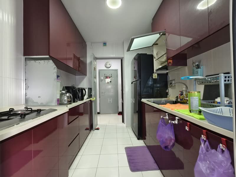 194A Bukit Batok West Avenue 6 HDB Flat For Sale at S$ 860,000 | PropertyGuru Singapore - Kitchen