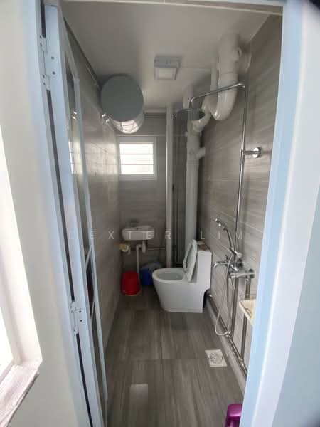 419 Tampines Street 41 HDB Flat For Sale at S$ 459,999 | PropertyGuru Singapore - Bathroom