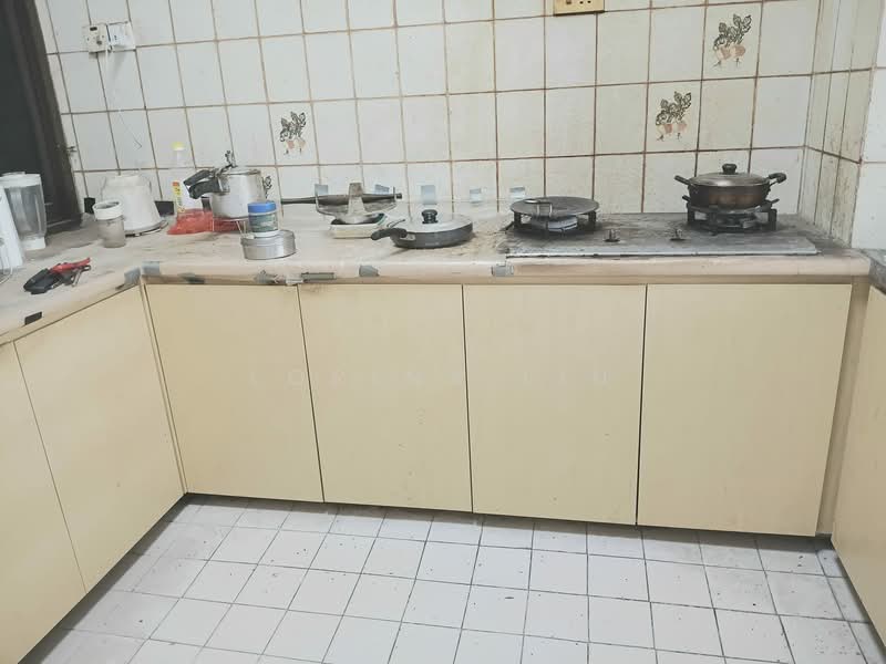 Lakepoint Condo, 2 Lakepoint Drive, 2 Bedrooms, 1,001 sqft, Condominium For Rent, by Lorina Liu, 500063885 - Kitchen - PropertyGuru.com.sg