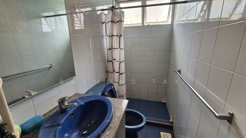 Pandan Valley, 1 Pandan Valley, Room Rental, 170 sqft, Condominium For Rent, by Raymond Tay, 500063898 - Bathroom - PropertyGuru.com.sg