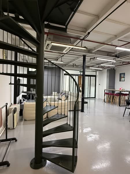 Midview Building, 50 Bukit Batok Street 23, 2,800 sqft, Light Industrial (B1) For Sale, by Karen Yuen, 500063902 - Living Room - CommercialGuru.com.sg