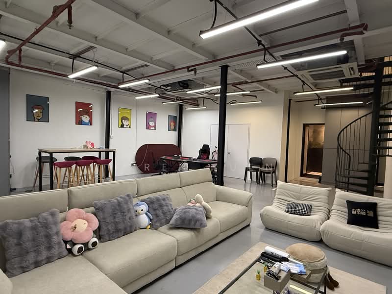 Midview Building, 50 Bukit Batok Street 23, 2,800 sqft, Light Industrial (B1) For Sale, by Karen Yuen, 500063902 - Living Room - CommercialGuru.com.sg