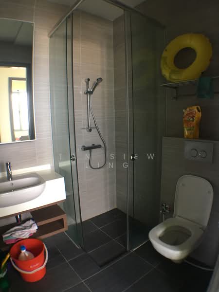 Euhabitat Condominium For Sale at S$ 780,000 | PropertyGuru Singapore - Bathroom