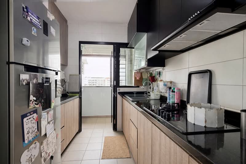 868B Tampines Avenue 8 HDB Flat For Sale at S$ 790,000 | PropertyGuru Singapore - Kitchen