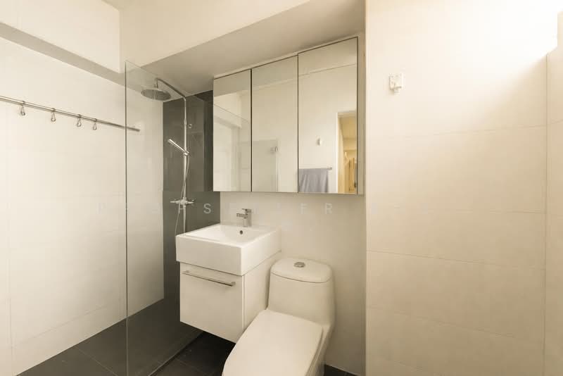 223C Compassvale Walk HDB Flat For Sale at S$ 650,000 | PropertyGuru Singapore - Bathroom