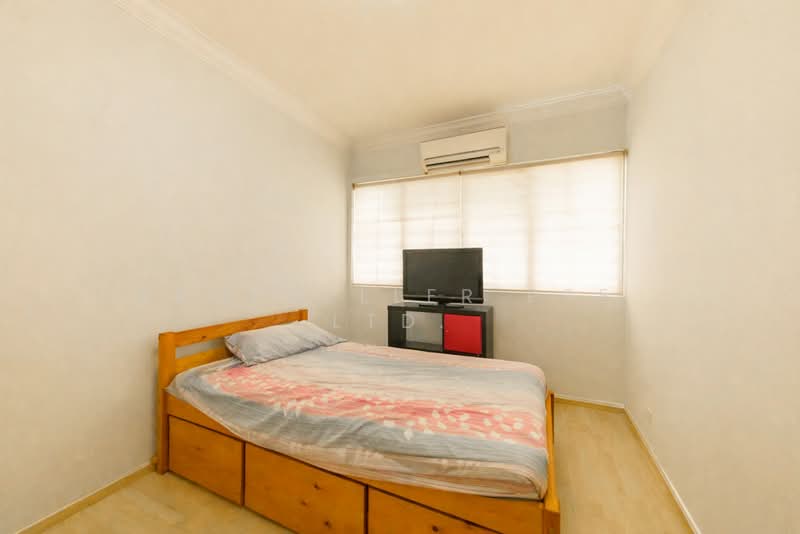 223C Compassvale Walk HDB Flat For Sale at S$ 650,000 | PropertyGuru Singapore - Bedroom