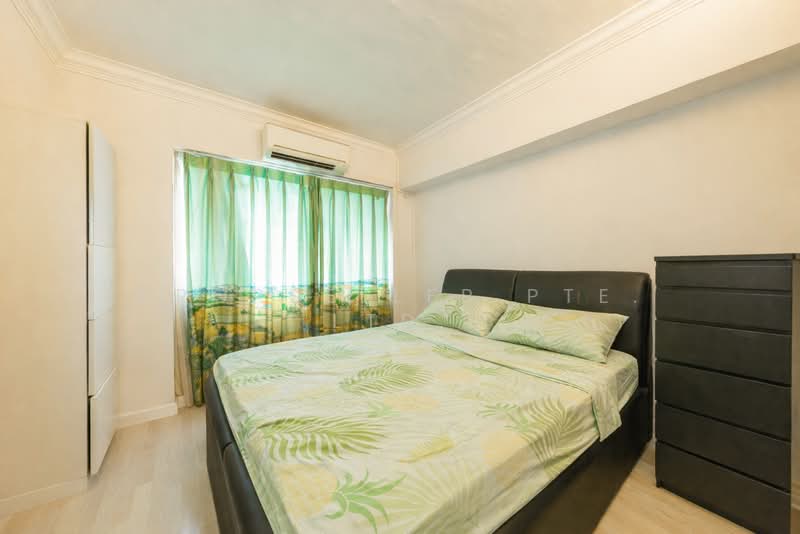 223C Compassvale Walk HDB Flat For Sale at S$ 650,000 | PropertyGuru Singapore - Bedroom