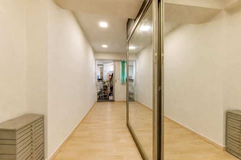 223C Compassvale Walk HDB Flat For Sale at S$ 650,000 | PropertyGuru Singapore - Corridor