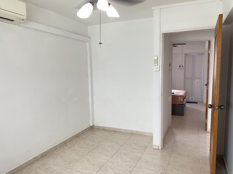 283 Bukit Batok East Avenue 3 HDB Flat For Sale at S$ 399,999 | PropertyGuru Singapore - Bedroom