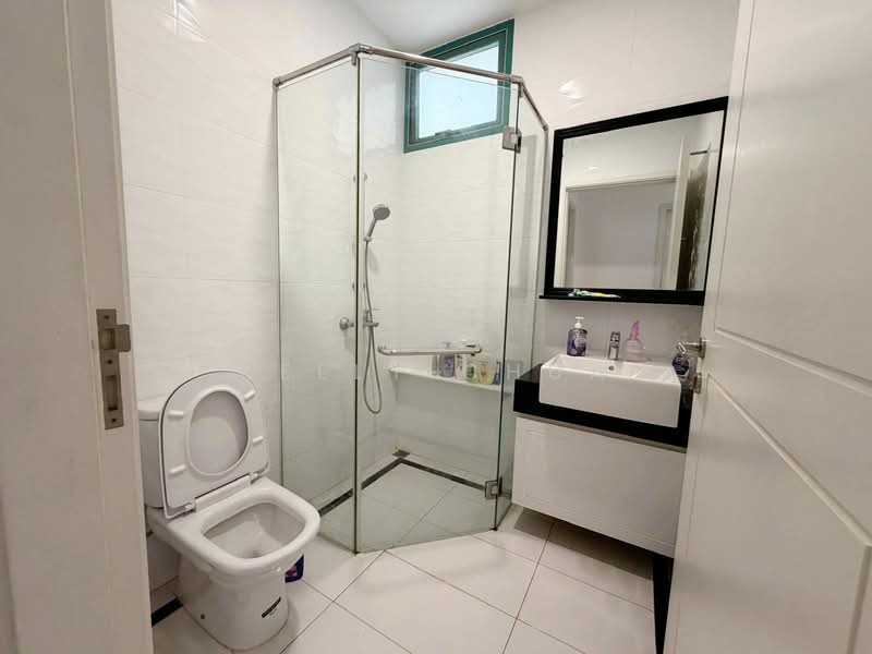 The Quinn Apartment For Sale at S$ 1,200,000 | PropertyGuru Singapore - Bathroom