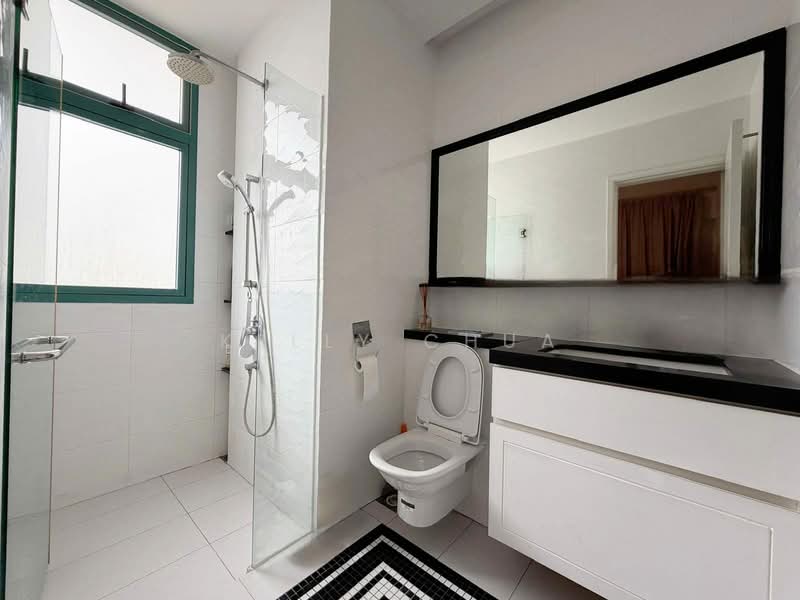 The Quinn Apartment For Sale at S$ 1,200,000 | PropertyGuru Singapore - Bathroom