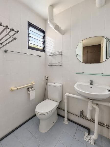 324 Clementi Avenue 5, 324 Clementi Avenue 5, Buona Vista / West Coast / Clementi New Town, Room Rental, 200 sqft, HDB Flat For Rent, by Adrienna Keon, 500063975 - Bathroom - PropertyGuru.com.sg