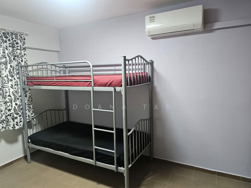 379 Clementi Avenue 5, 379 Clementi Avenue 5, Room Rental, 200 sqft, HDB Flat For Rent, by Doana Tan, 500063986 - Bedroom - PropertyGuru.com.sg