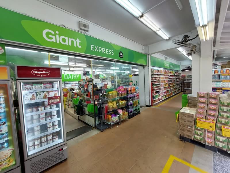 24 hour Giant Express supermart 5min wal