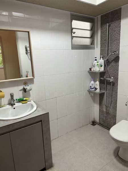 691D Woodlands Drive 73 HDB Flat For Sale at S$ 630,000 | PropertyGuru Singapore - Bathroom