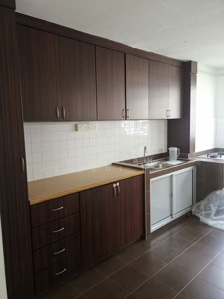 37 Bedok South Avenue 2 HDB Flat For Sale at S$ 550,000 | PropertyGuru Singapore - Kitchen