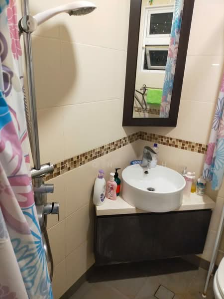 EiS Residences Condominium For Sale at S$ 695,000 | PropertyGuru Singapore - Bathroom