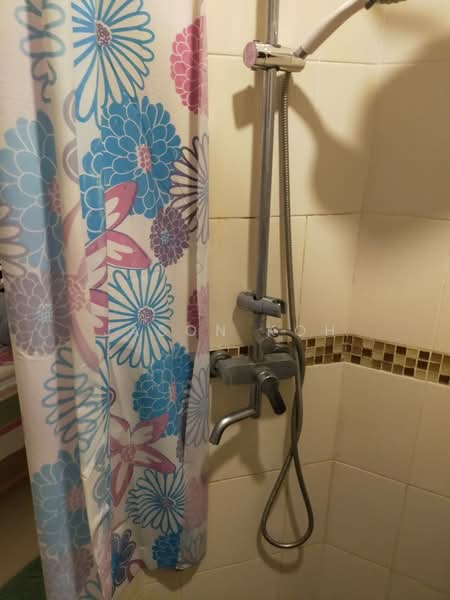 EiS Residences Condominium For Sale at S$ 695,000 | PropertyGuru Singapore - Bathroom