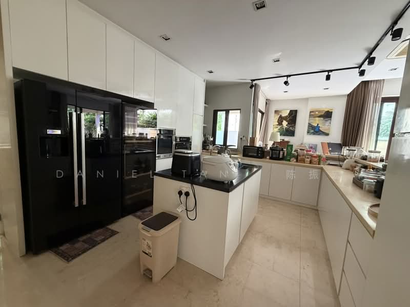 Super Rare, Freehold Balinese Resort Detached near 2 MRTs and Bus Stop Detached House For Sale at S$ 13,888,888 | PropertyGuru Singapore - Kitchen