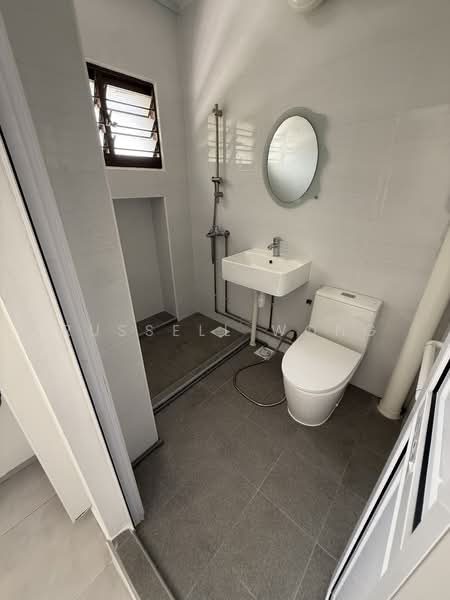 125 Bukit Merah View HDB Flat For Sale at S$ 888,000 | PropertyGuru Singapore - Master Bathroom