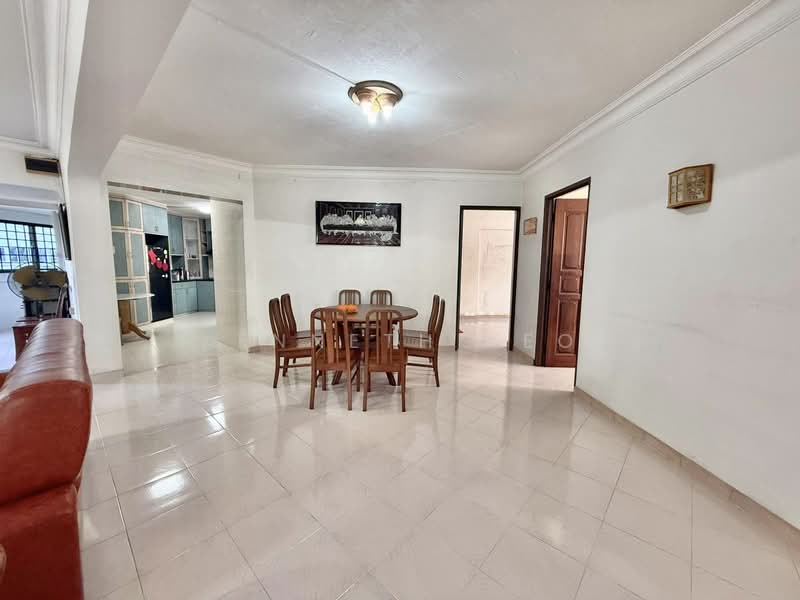 203 Bukit Batok Street 21 HDB Flat For Sale at S$ 768,000 | PropertyGuru Singapore - Living Room