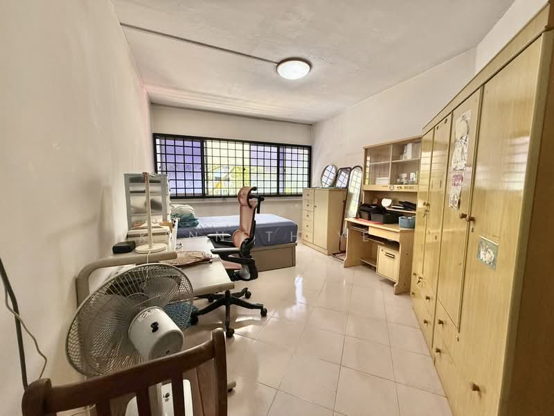 203 Bukit Batok Street 21 HDB Flat For Sale at S$ 768,000 | PropertyGuru Singapore - Bedroom