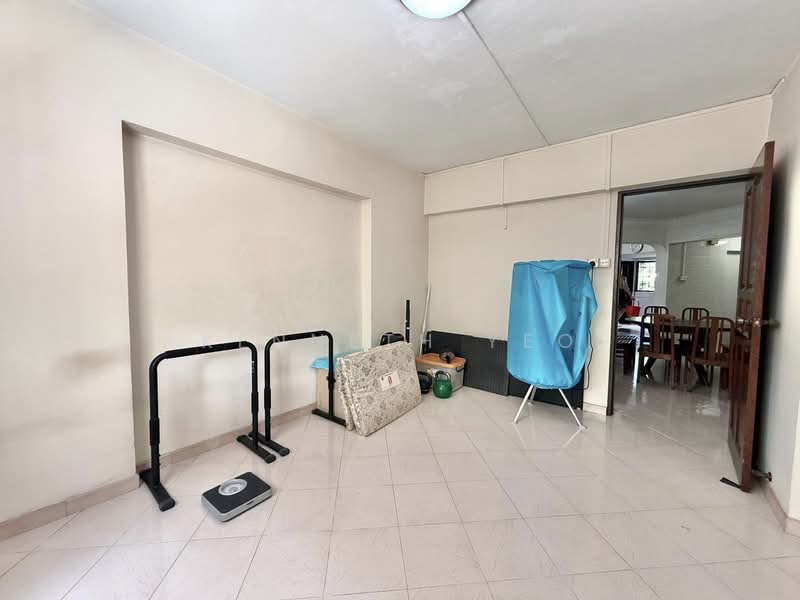 203 Bukit Batok Street 21 HDB Flat For Sale at S$ 768,000 | PropertyGuru Singapore - Living Room