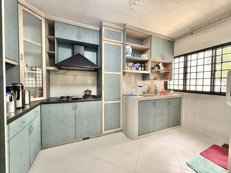 203 Bukit Batok Street 21 HDB Flat For Sale at S$ 768,000 | PropertyGuru Singapore - Kitchen