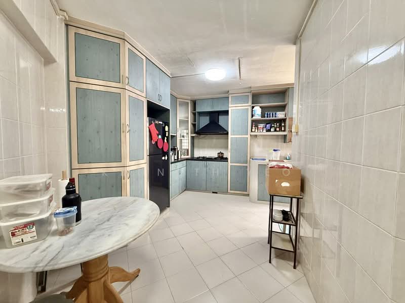 203 Bukit Batok Street 21 HDB Flat For Sale at S$ 768,000 | PropertyGuru Singapore - Kitchen