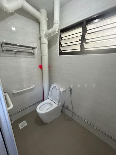148 Simei Street 1 HDB Flat For Sale at S$ 618,000 | PropertyGuru Singapore - Bathroom