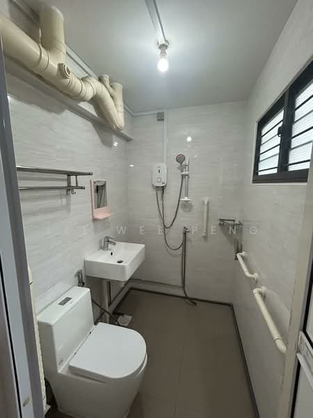 148 Simei Street 1, 148 Simei Street 1, 3 Bedrooms, 904 sqft, HDB Flat For Sale, by Lee Wee Peng, 500064069 - Bathroom - PropertyGuru.com.sg
