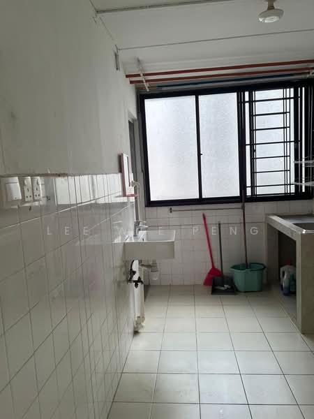 148 Simei Street 1, 148 Simei Street 1, 3 Bedrooms, 904 sqft, HDB Flat For Sale, by Lee Wee Peng, 500064069 - Kitchen - PropertyGuru.com.sg