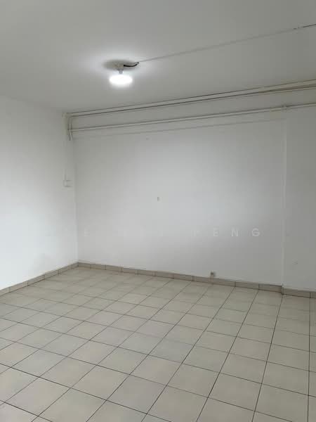 148 Simei Street 1, 148 Simei Street 1, 3 Bedrooms, 904 sqft, HDB Flat For Sale, by Lee Wee Peng, 500064069 - Living room - PropertyGuru.com.sg