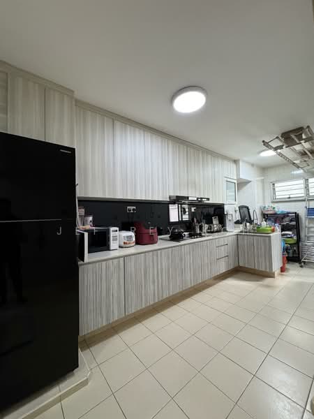 408A Fernvale Road HDB Flat For Sale at S$ 838,888 | PropertyGuru Singapore - Kitchen