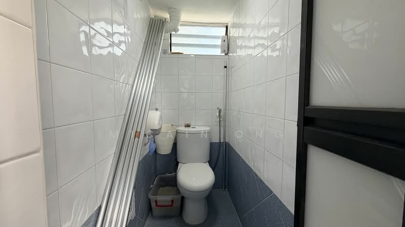 51 New Upper Changi Road HDB Flat For Sale at S$ 519,999 | PropertyGuru Singapore - Bathroom