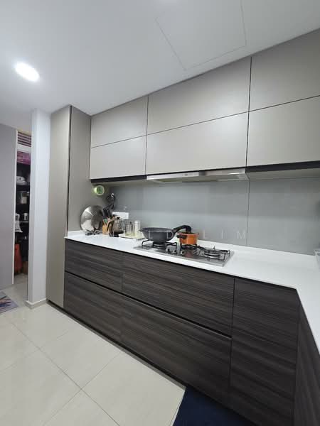 D'Nest Condominium For Sale at S$ 2,300,000 | PropertyGuru Singapore - Kitchen
