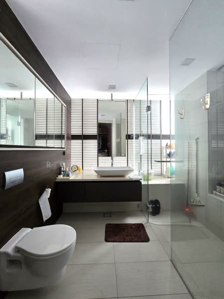 D'Nest Condominium For Sale at S$ 2,300,000 | PropertyGuru Singapore - Master Bath