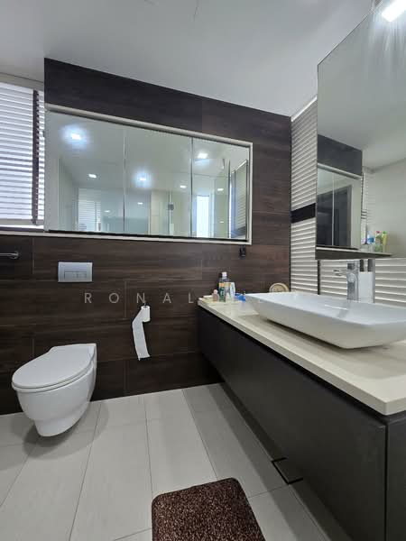 D'Nest Condominium For Sale at S$ 2,300,000 | PropertyGuru Singapore - Master Bath