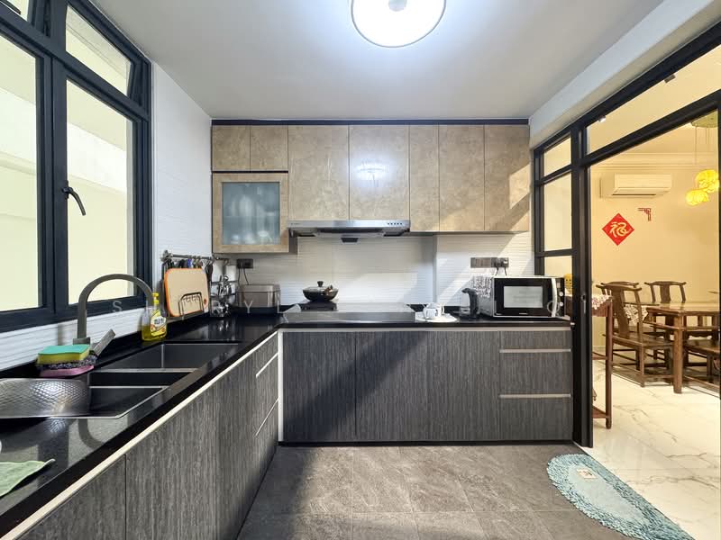 Regentville Condominium For Sale at S$ 1,600,000 | PropertyGuru Singapore - Kitchen