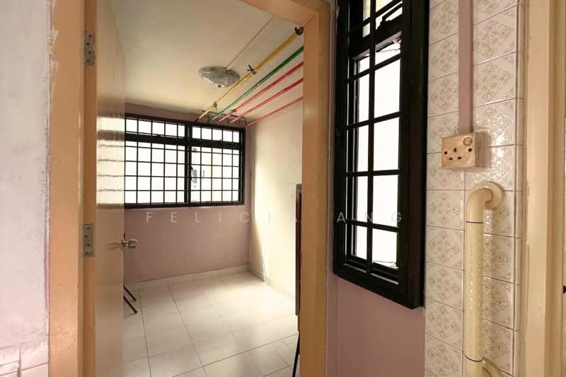 112 Lorong 1 Toa Payoh HDB Flat For Sale at S$ 380,000 | PropertyGuru Singapore - Interior